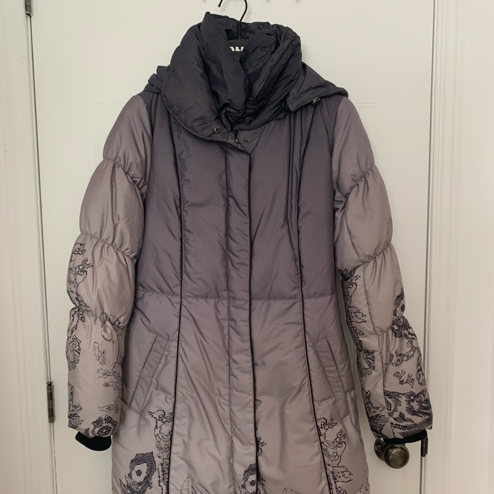 NWOT Beautiful winter puffer coat with gradient design